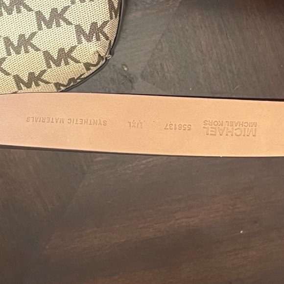 Michael Kors Belt leather mini side purse size Large - Picture 2 of 7